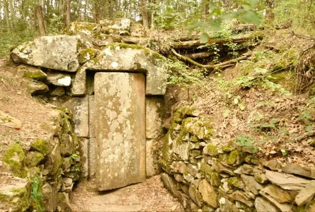 The Etruscan Tomb